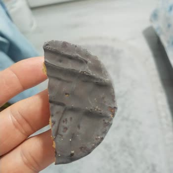 Simge Market’teki Eti Form Çikolatalı Bisküvilerin Beyazlaması Ve Bozulması