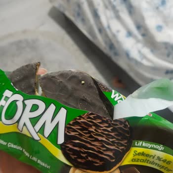 Simge Market’teki Eti Form Çikolatalı Bisküvilerin Beyazlaması Ve Bozulması
