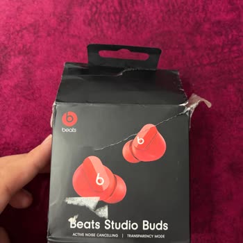 Apple Yetkili Satıcısından Gelen Kirli Ve Hasarlı Beats Studio Buds İçin Değişim Talebi
