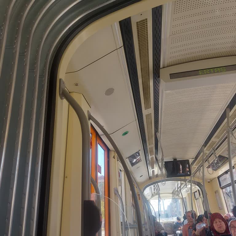 Sıcak Ve Klimasız Eskişehir Estram Tramvayları Yolcuların Sağlığını Tehdit Ediyor