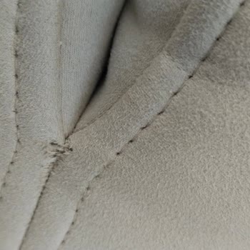 Valdera Koltuklarda Kumaş Ve Dikiş Sorunları, Hatalı Servis Ve Masadaki Çatlak