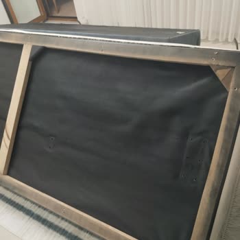Valdera Koltuklarda Kumaş Ve Dikiş Sorunları, Hatalı Servis Ve Masadaki Çatlak