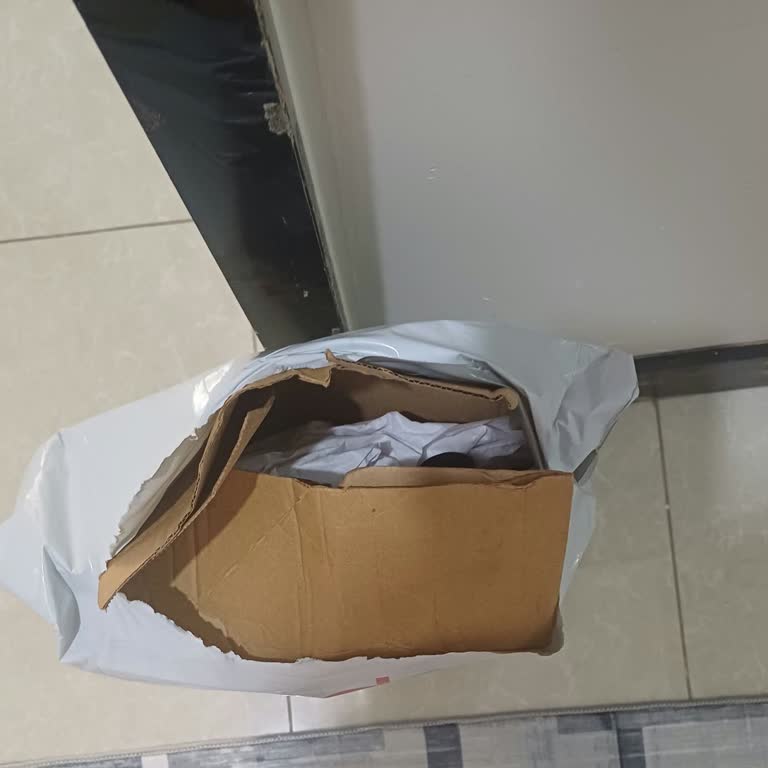 Açılmış Ve Yırtılmış Kargo Paketi Mahremiyetimi İhlal Etti