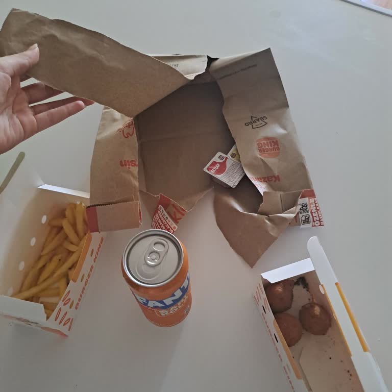 Siparişte Cheeseburger Eksik, Ücret İadesi Talebi