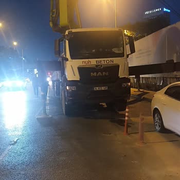 Uyarı Levhası Olmadan İnşaat Çalışması Yaya Güvenliğini Tehlikeye Atıyor