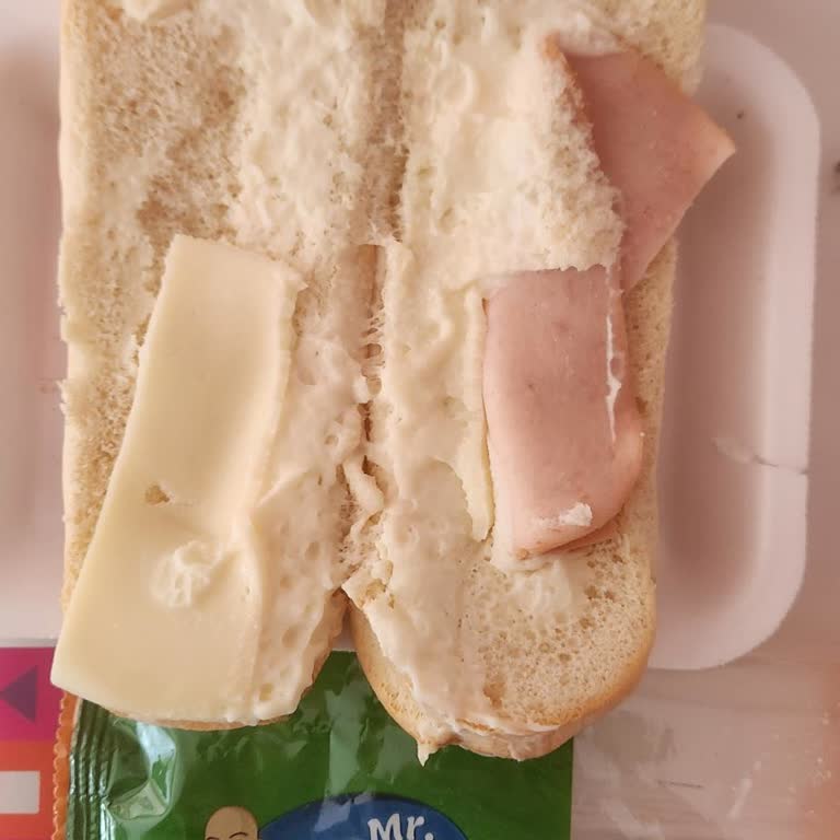 Dardanel Peynirli Füme Sandviçte Malzeme Eksikliği