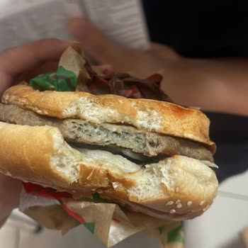 Yemeksepeti Bozuk Yeşil Etli Burger King Hamburgeri İçin İade Ve İnceleme Talebi