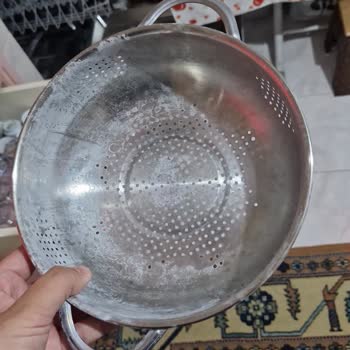 Bulaşık Makinesinde Temizlik Ürünü Şiddetli Lekelere Neden Oldu