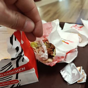 Üsküdar Arden Fried Chicken Şubesinde Jelatinli Dürüm Hijyen Ve Sağlık Endişesi