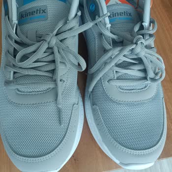 Kinetix 43 Numara Spor Ayakkabıda Renk Tonu Farkı Ve Defolu Gönderim