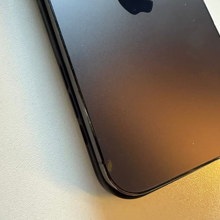 Apple Zorlu Mağazasındaki Pil Değişimi Sonrası Arka Kasa Leke Ve Haksız Ücret Talebi