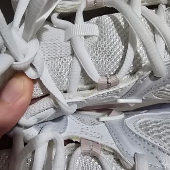 Nike Ayakkabısının İç Logoları Sadece İki Kullanımda Dökülüyor; İade Talebi