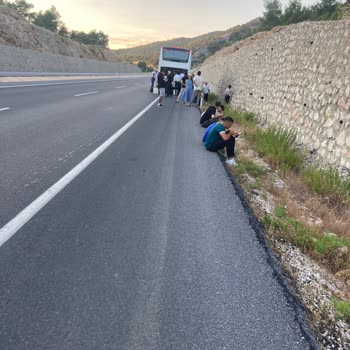 Antalya-Sivas Otobüsünde Bozulma Ve Aşırı Sıcaklık Nedeniyle 1 Saatlik Bekleme Ve Mağduriyet