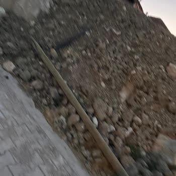 Fehimli Köyü'ndeki Kırık Telefon Direği Onarılmadan Güvenlik Riski Taşıyor