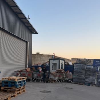 Ada Gross Market Çöp Alanı Çevre Kirliliği Ve Güvenlik Riski Yaratıyor