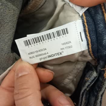 Zara'da İlk Giyişte Yan Dikişlerin Atması Ve Değişim Reddi