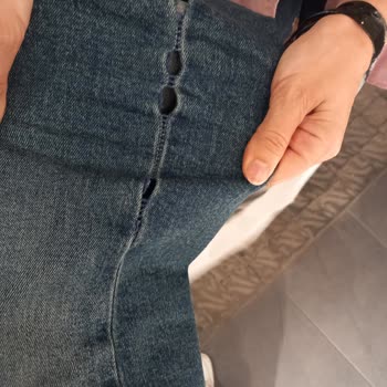 Zara'da İlk Giyişte Yan Dikişlerin Atması Ve Değişim Reddi