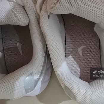 Nike V5 Rnr Ayakkabısının İç Logolarının Kısa Sürede Sökülmesi Ve Kalite Sorunu