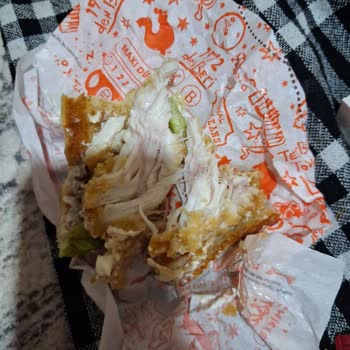 Popeyes Siparişinde Çiğ Tavuk Ve Siyah Maddeler: Hijyen Ve Sağlık Sorunu, Tam İade Talebi