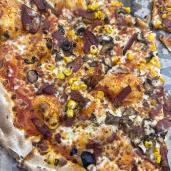 Sbarro Şubesinde Kalitesiz Pizza Ve Temel Sos Eksikliği