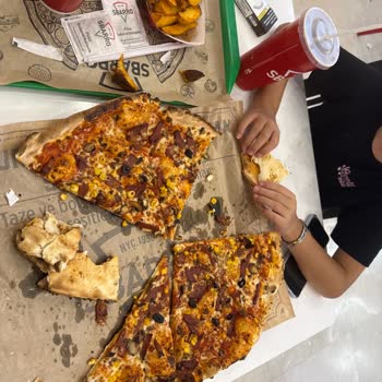 Sbarro Şubesinde Kalitesiz Pizza Ve Temel Sos Eksikliği