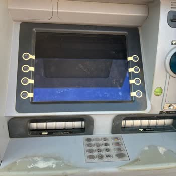 Selendi'de Tek ATM Arızaları Müşteri Mağduriyetine Yol Açıyor, Şube Açılması Gerekiyor