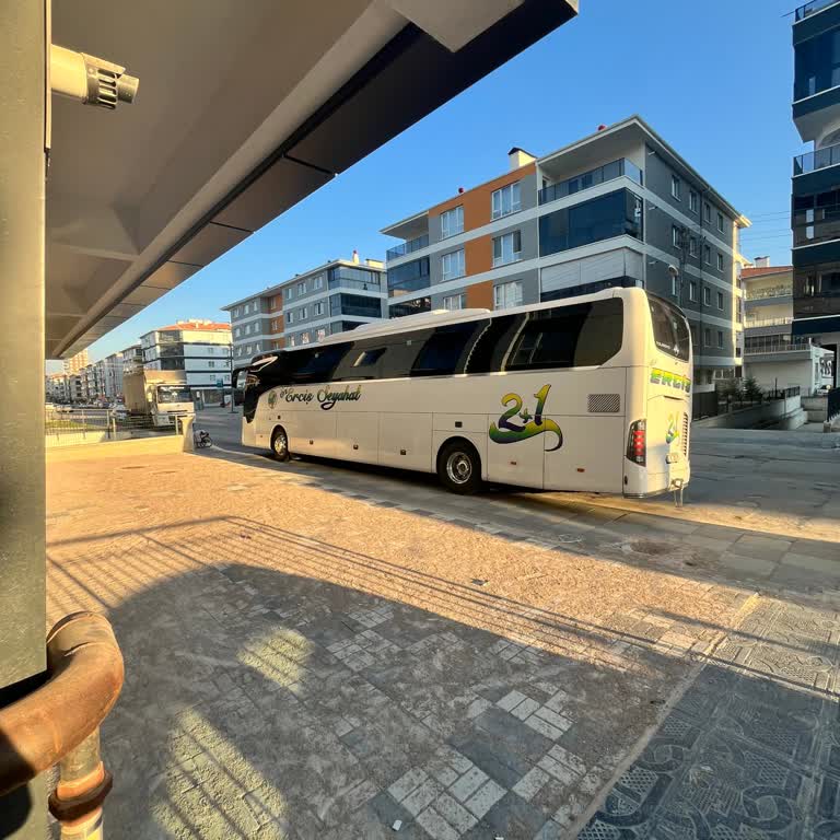Apartman Girişini Engelleyen Şoförün Kaldırımı Kapatan Parkı