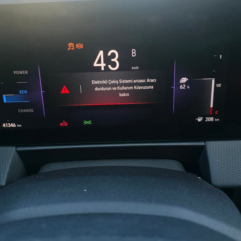 Elektrikli Çekiş Sistemi Arızası Nedeniyle Araç Yolda Kaldı Ve Güvenlik Riski Oluştu