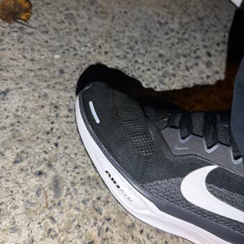 Nike Mağazasından Alınan Air Zoom Ayakkabısının Gacır Gacır Ses Sorunu
