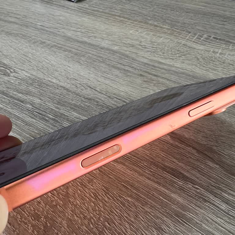 Media Markt'tan Alınan İphone 17 Pro Max Kasadaki Pembeleşme İçin İade Talebi