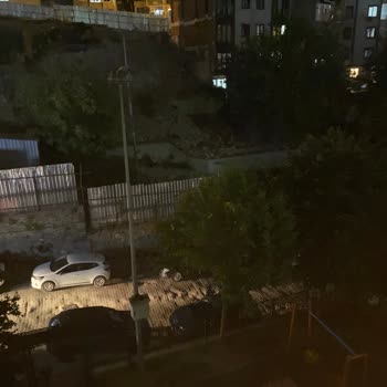 Çaykara Sokak'ta Aydınlatma Arızası Giderilmedi, Güvenlik Tehlikesi