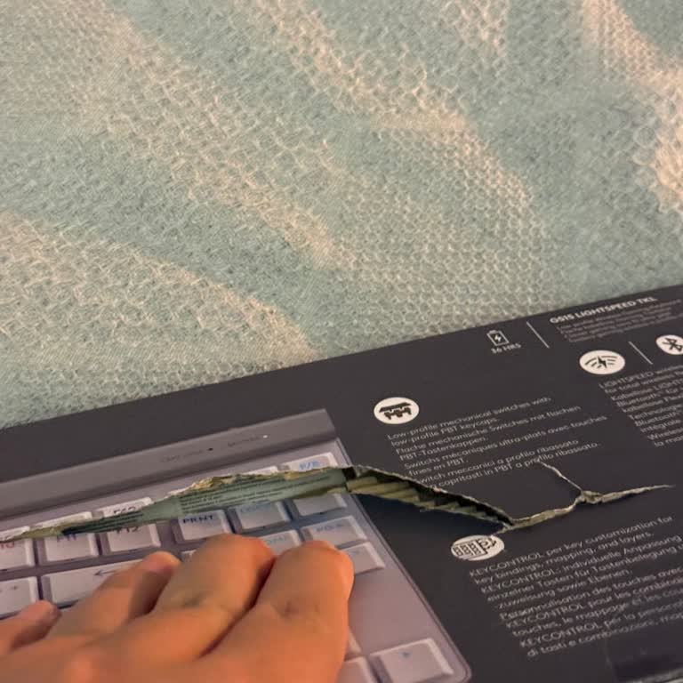 Garanti Kapsamındaki Logitech Klavye Hasarlı Kutu Ve Kullanılamaz Duruma Düşen Arıza