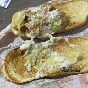 Popeyes Yenikent’te Bozuk Hamburger Ve Az Kova Patates, İade Talebi Reddedildi