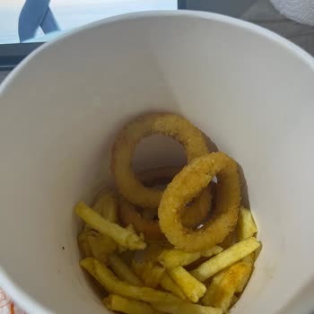 Popeyes Yenikent’te Bozuk Hamburger Ve Az Kova Patates, İade Talebi Reddedildi