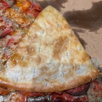 Balıkesir Paşaalanı Şubesinden Yanık Ve Kalitesiz Hamurlu Pizza İçin Ücret İadesi