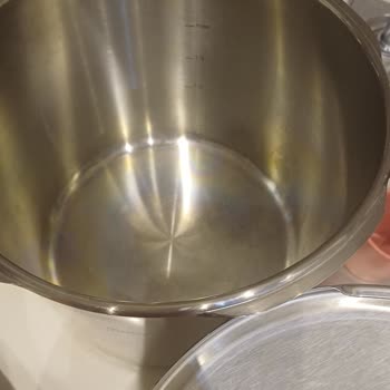 Fissler Düdüklü Tencere İç Ve Dış Yüzeyinde Erken Kararma Ve Kapağın Boşluğu