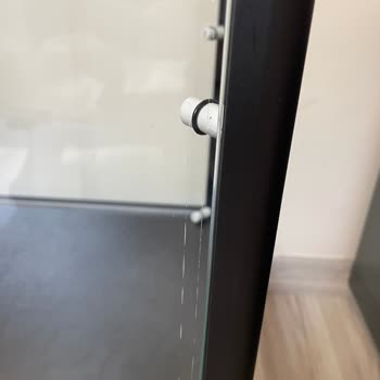 Cam Vitrinde Çizik Ve Boya Kusurları, Ücretsiz Değişim Talebi