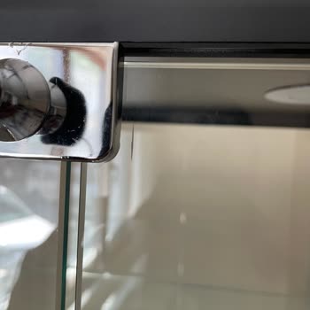 Cam Vitrinde Çizik Ve Boya Kusurları, Ücretsiz Değişim Talebi