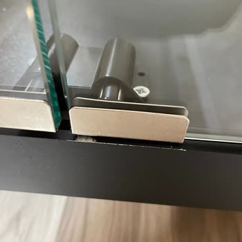 Cam Vitrinde Çizik Ve Boya Kusurları, Ücretsiz Değişim Talebi