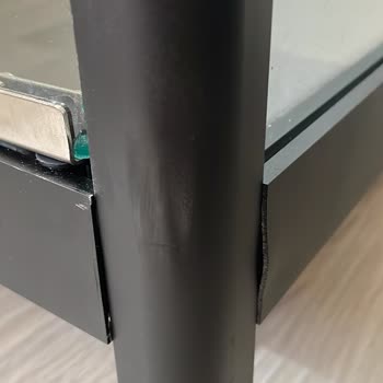 Cam Vitrinde Çizik Ve Boya Kusurları, Ücretsiz Değişim Talebi