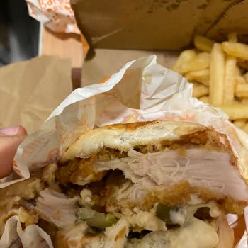 Popeyes Kozzy AVM Şubesinde Küflü Ekmek Nedeniyle Gıda Zehirlenmesi Ve Sağlık Sorunu
