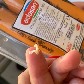 Ardasan Piliç Frankfurter Sosis İçinde Cam Parçası Bulundu