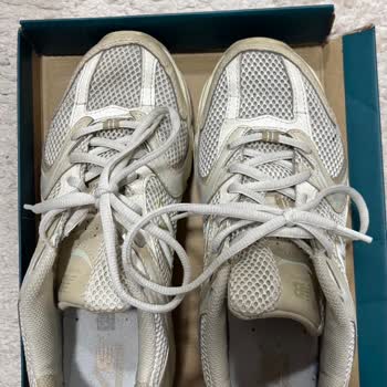 New Balance 530 Ayakkabısında Üretim Kaynaklı Yırtılma Ve Değişim Talebi
