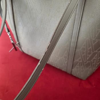 Boyner'den Alınan Armani Exchange Çantası Kısa Sürede Soyulup Deforme Oldu, İade Talebi Reddedildi