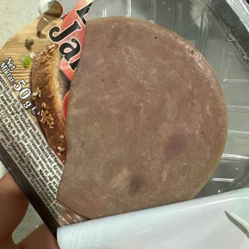 Reklamı Ve Ambalajı İle Uyuşmayan Kötü Kokulu Jambon