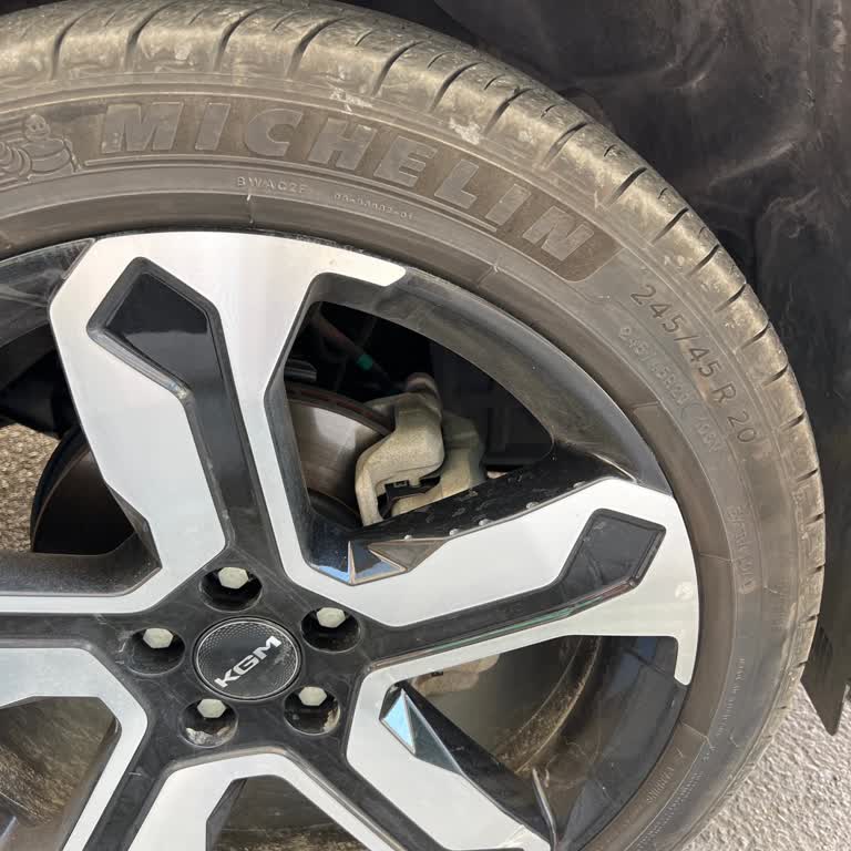 Michelin 245/45/20 Lastiğinde Yetersiz Yol Tutuşu Ve Güvenlik Endişesi