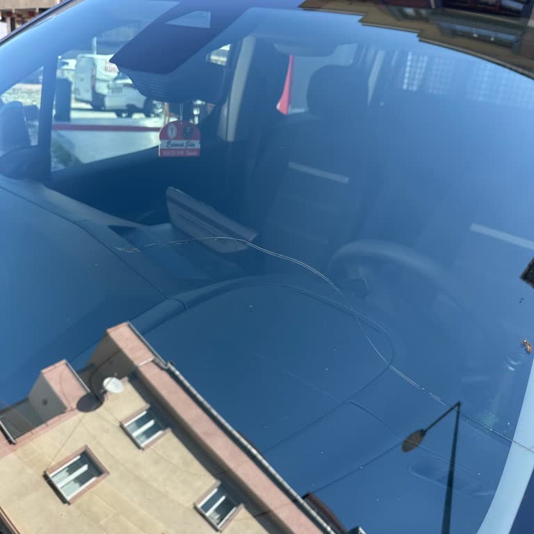 Fiat Doblo Ön Cam Değişiminde Gecikme Ve Memnuniyetsiz Personel