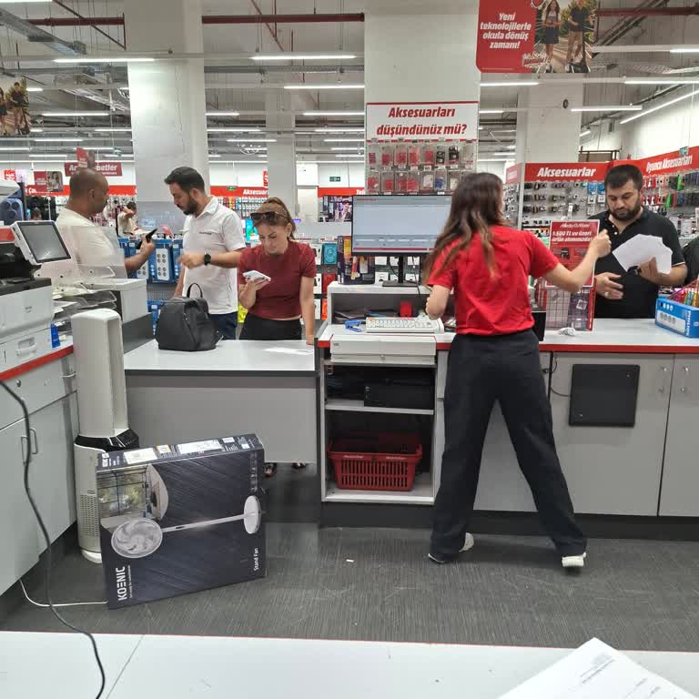 Point AVM Media Markt’ta Yetersiz Personel Müşteri Bekleme Süresini Uzatıyor