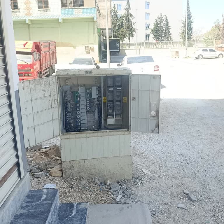 Eyyübiye'deki Açık Elektrik Panoları Çocuk Güvenliğini Tehdit Ediyor