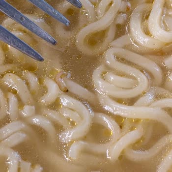 Köri Aromalı Noodle'dan Kurt Çıktı: Hijyen Ve Sağlık Riski